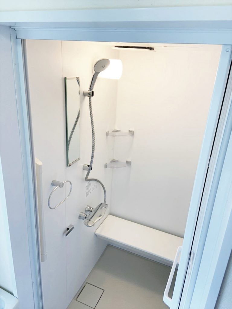 シャワールーム (3) 松戸・柏エリアのリフォーム (株)カラーズ