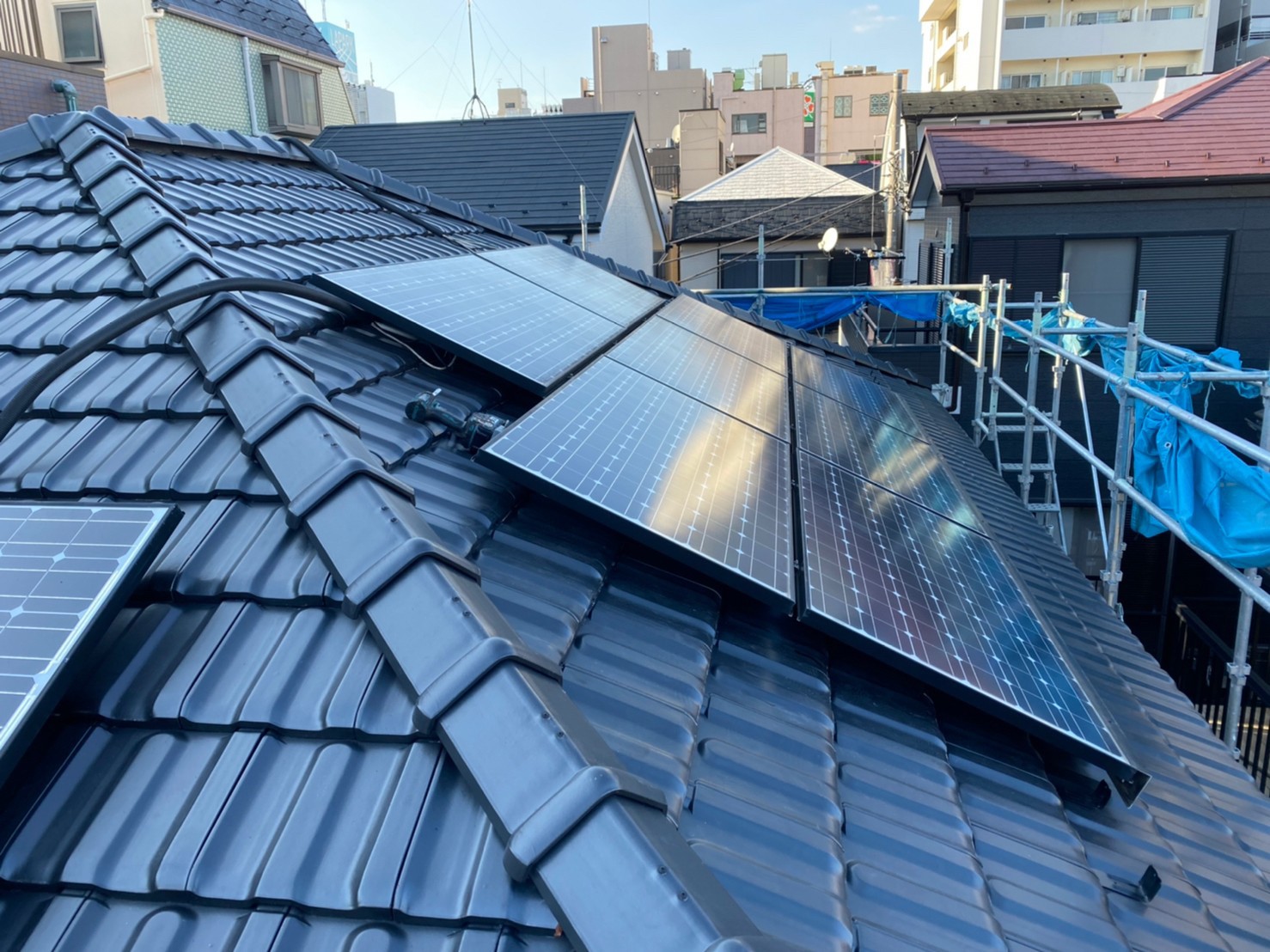 東京都江戸川区Ｕ様邸　太陽光パネルのある屋根のリフォーム